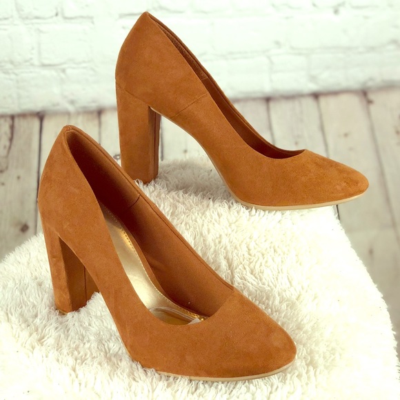 Shoes - New Tan Chunky heel pumps🌟
